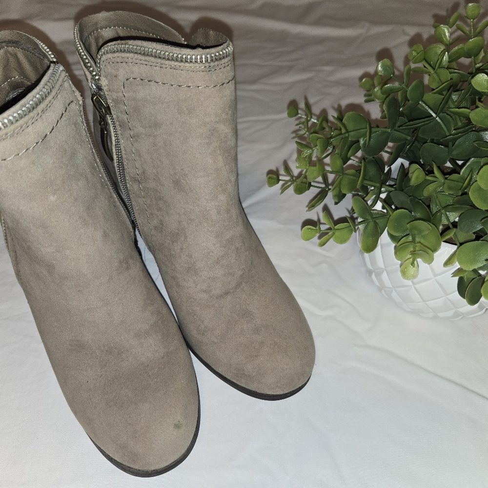 BNWOT Dunes Ankle Booties Size 7.5
